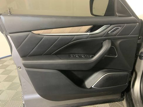 Used 2019 Maserati Levante GranLusso AWD/4WD image 18