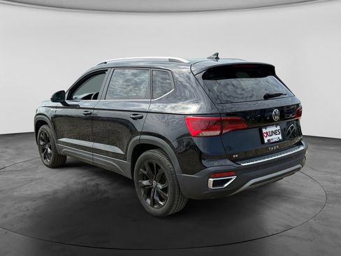 Used 2023 Volkswagen Taos SE w/ Panoramic Sunroof Package AWD/4WD image 8