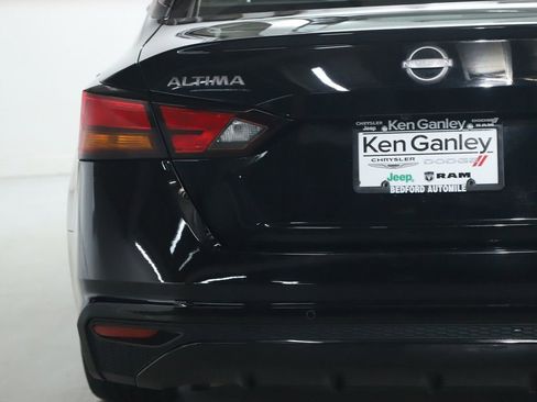 Used 2025 Nissan Altima 2.5 SV FWD image 42