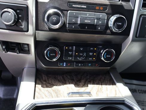 Used 2019 Ford F250 Lariat w/ Lariat Ultimate Package AWD/4WD image 13