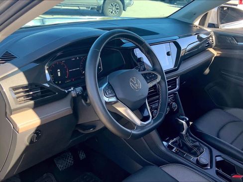 Used 2022 Volkswagen Taos SEL image 16