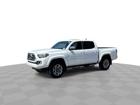 Used 2018 Toyota Tacoma Limited AWD/4WD image 4