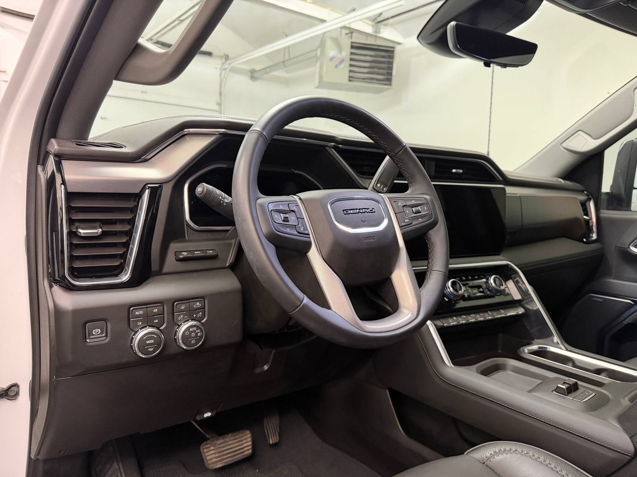 Used 2026 GMC Sierra 2500 Denali w/ Technology Package AWD/4WD image 4