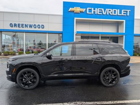 Used 2024 Chevrolet Traverse RS w/ LPO, Floor Liner Package image 2