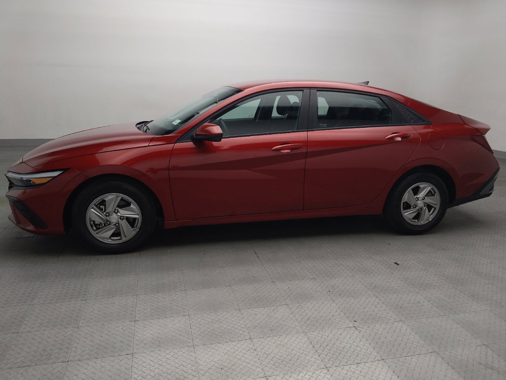 Used 2025 Hyundai Elantra SE FWD image 2