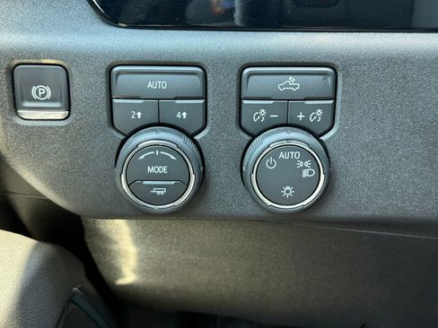 Certified 2026 Chevrolet Silverado 1500 LT AWD/4WD image 37