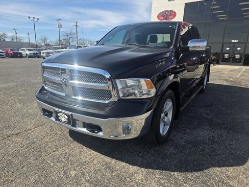 Used 2018 RAM 1500 SLT image 3