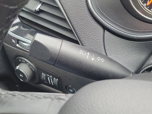 Used 2019 Jeep Cherokee Limited w/ Technology Group image 16