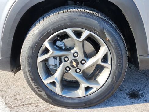 Used 2025 Chevrolet Trax LT image 13