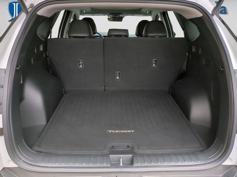 Used 2025 Hyundai Tucson Limited FWD image 13