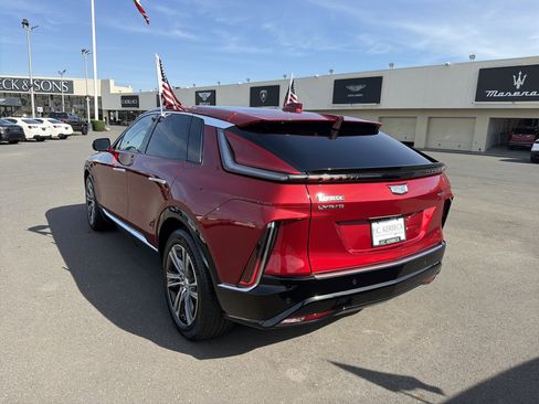 Used 2024 Cadillac Lyriq Luxury image 8