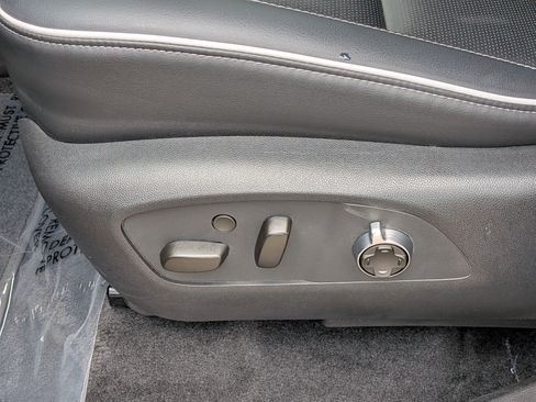Used 2025 Buick Enclave Avenir w/ Super Cruise Package FWD image 22