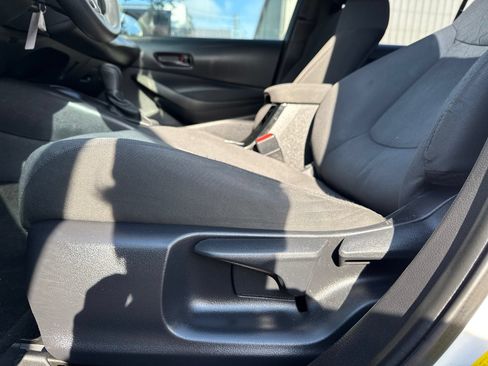 Used 2022 Toyota Corolla LE FWD image 25