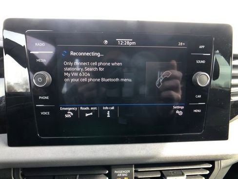 Used 2025 Volkswagen Jetta SE image 16