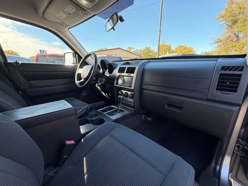Used 2011 Dodge Nitro Heat w/ Popular Equipment Group image 20
