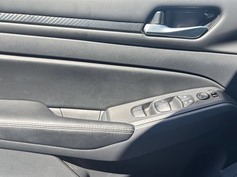 Used 2025 Nissan Altima 2.5 SV FWD image 18