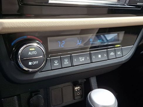 Used 2016 Toyota Corolla LE FWD image 17