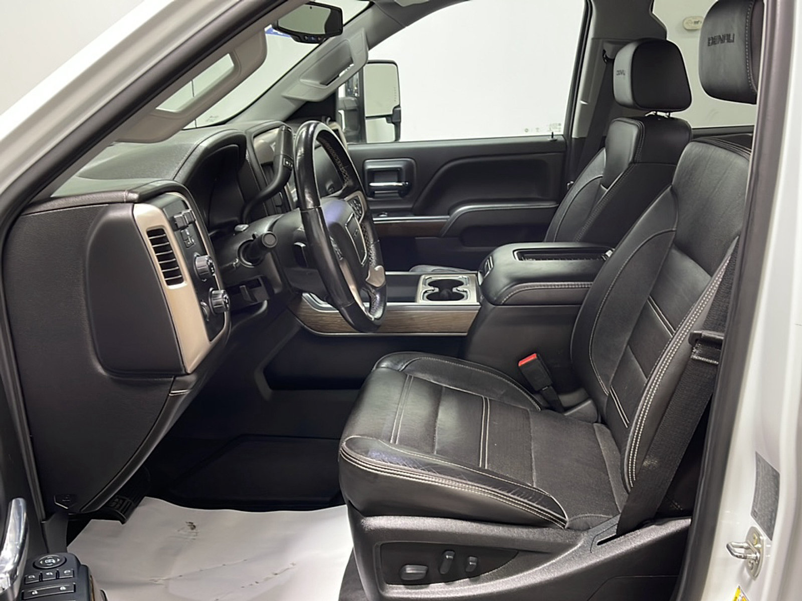 Used 2019 GMC Sierra 3500 Denali w/ Duramax Plus Package AWD/4WD image 2