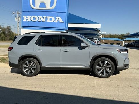Used 2023 Honda Pilot Elite image 2