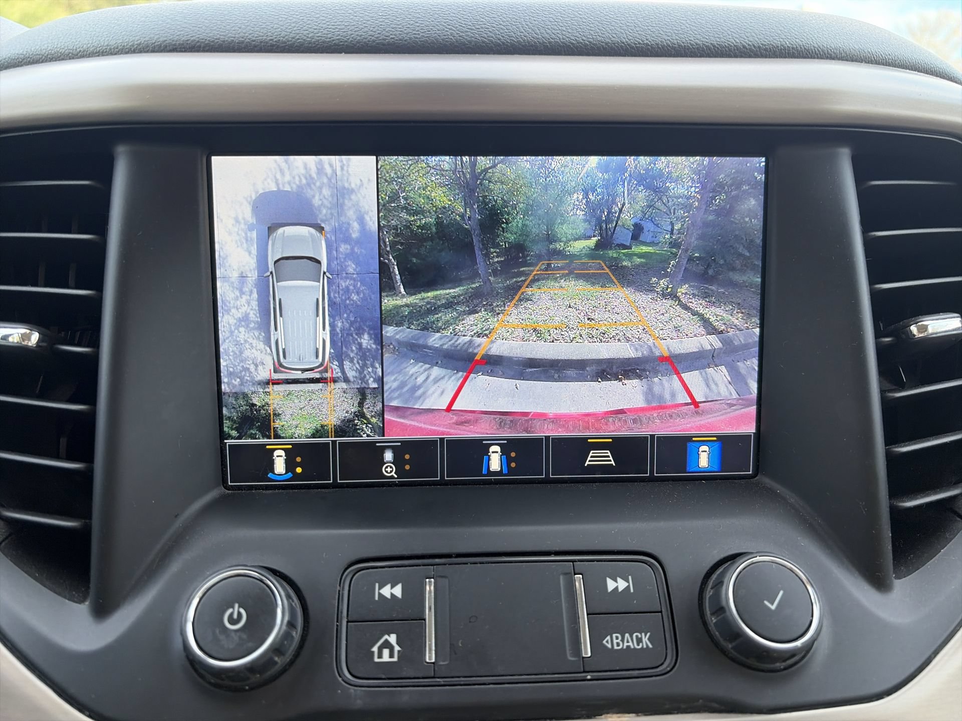 Used 2021 GMC Acadia Denali w/ Denali Technology Package AWD/4WD image 16