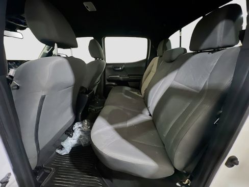 Used 2018 Toyota Tacoma TRD Off-Road w/ Technology Package AWD/4WD image 16
