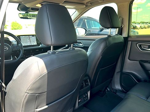 Used 2023 Nissan Rogue Platinum w/ Platinum Premium Package FWD image 18