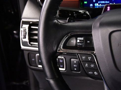 Used 2024 Lincoln Navigator Premiere image 19