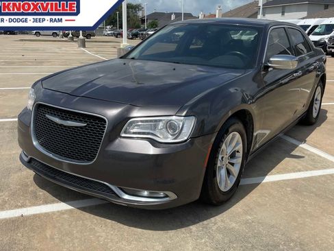 Used 2015 Chrysler 300 Limited w/ Driver Convenience Group image 1