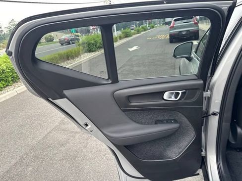 Certified 2025 Volvo XC40 B5 Plus AWD/4WD image 16