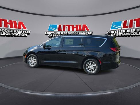 New 2026 Chrysler Pacifica Select image 5