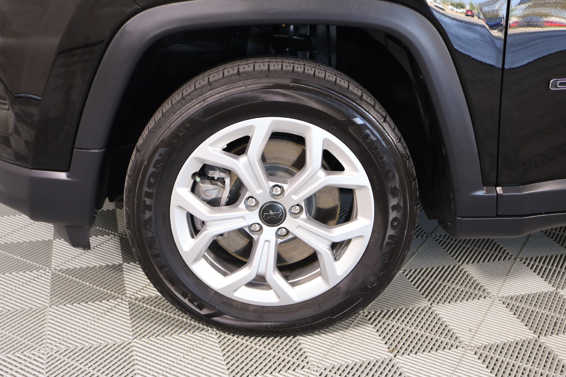 Used 2025 Jeep Compass Latitude AWD/4WD image 17