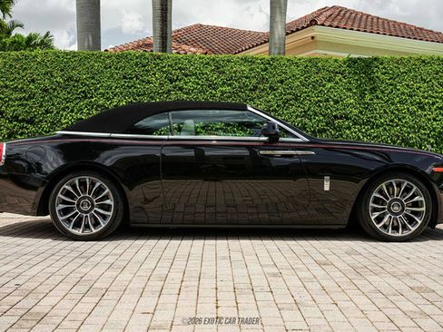 Used 2019 Rolls-Royce Dawn RWD image 20