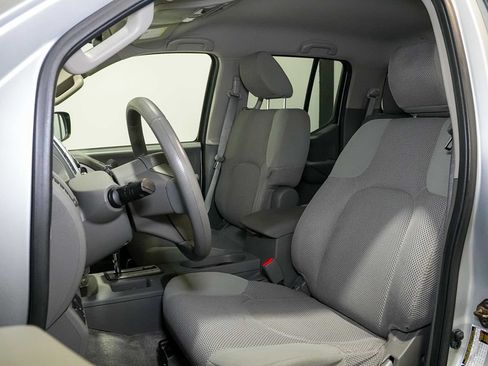 Used 2014 Nissan Frontier SV w/ SV Value Truck Package RWD image 13
