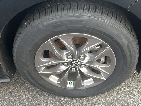 Used 2023 Toyota Sienna XLE image 12