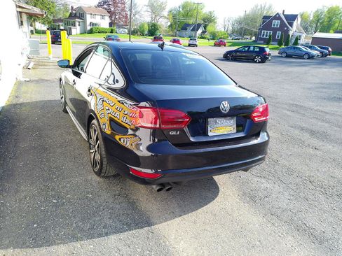 Used 2013 Volkswagen Jetta GLI Autobahn FWD image 3