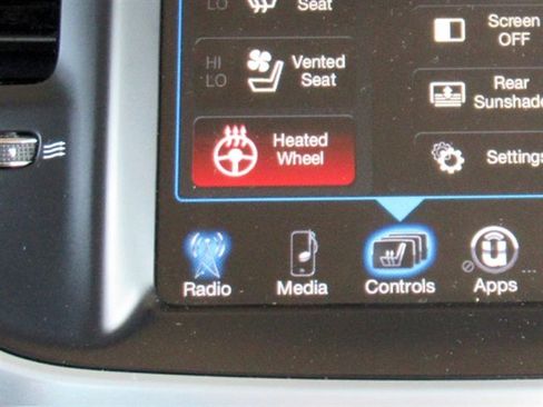 Used 2015 Chrysler 300 C w/ Light Group image 31