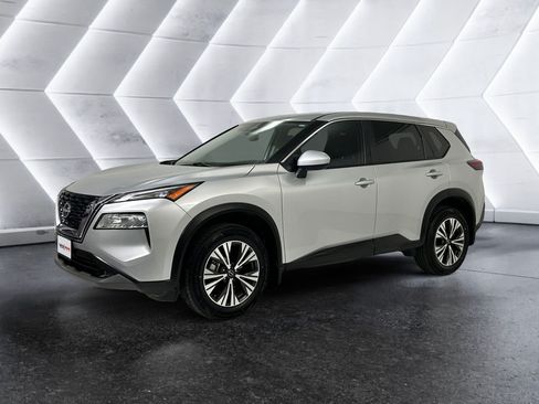 Used 2023 Nissan Rogue SV FWD image 3
