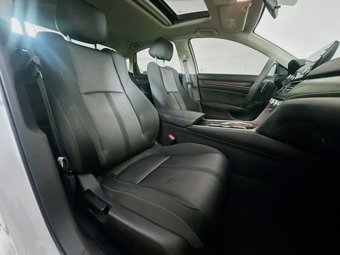 Used 2018 Honda Accord EX image 30