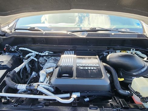 Used 2021 Chevrolet Silverado 1500 LT AWD/4WD image 11