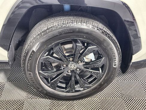 Used 2022 Toyota RAV4 SE image 12