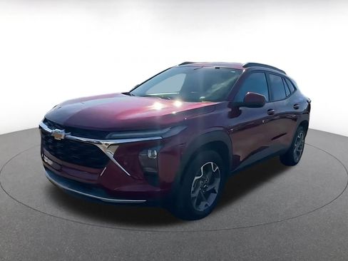 Used 2025 Chevrolet Trax LT image 7