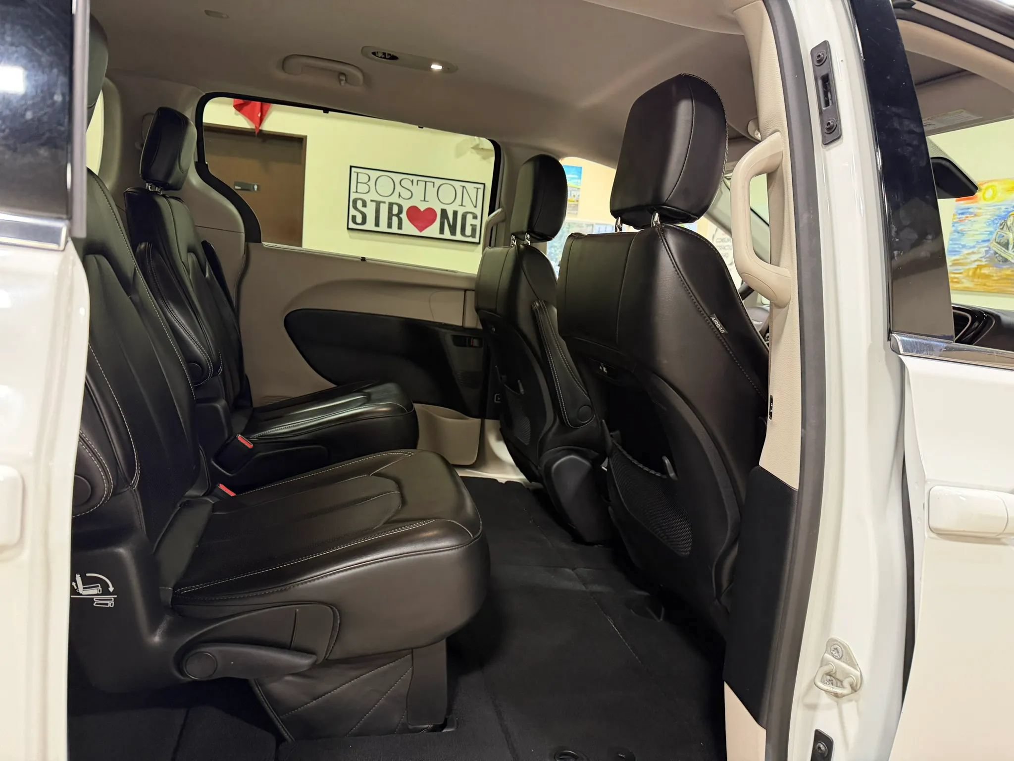 Used 2023 Chrysler Pacifica Touring-L FWD image 36