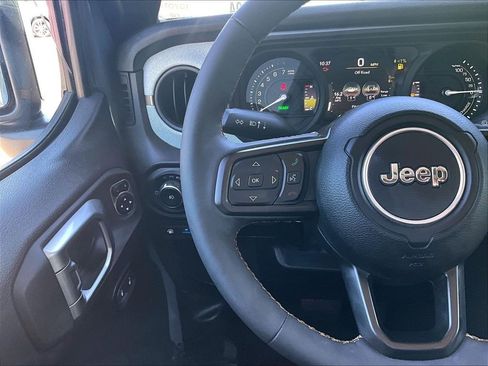 Used 2024 Jeep Wrangler Unlimited w/ Convenience Group AWD/4WD image 22