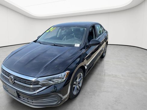Used 2024 Volkswagen Jetta SE FWD image 2