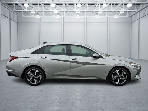 Certified 2023 Hyundai Elantra SEL w/ Convenience Package FWD image 7