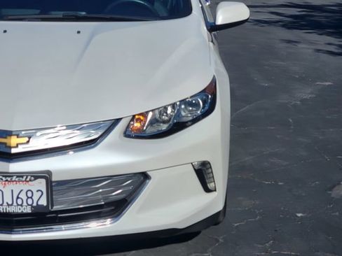 Used 2017 Chevrolet Volt LT w/ Comfort Package image 3