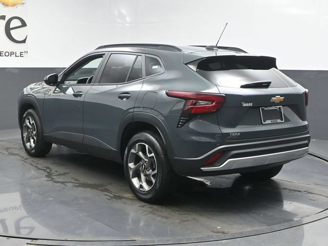 Used 2025 Chevrolet Trax LT FWD image 37