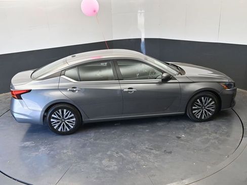 Used 2024 Nissan Altima 2.5 SV image 29