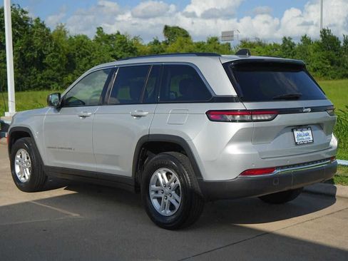 Used 2024 Jeep Grand Cherokee Laredo RWD image 4
