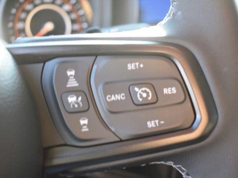 Used 2025 Jeep Wrangler Unlimited Rubicon image 21